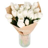 15 белых тюльпанов